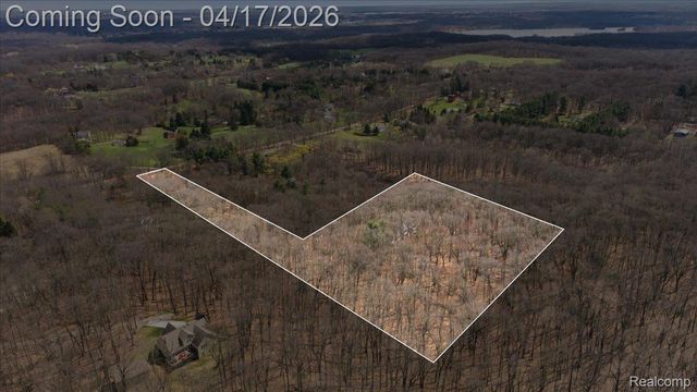 2222 S Hickory Ridge Trail, Milford Charter Township, MI 48380