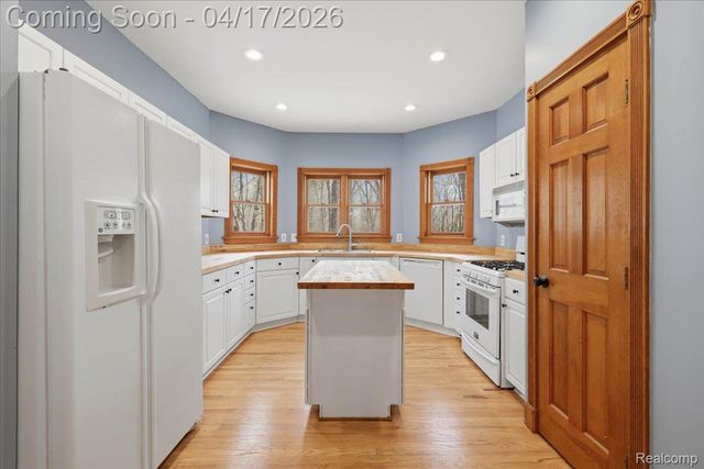 2222 S Hickory Ridge Trail, Milford Charter Township, MI 48380