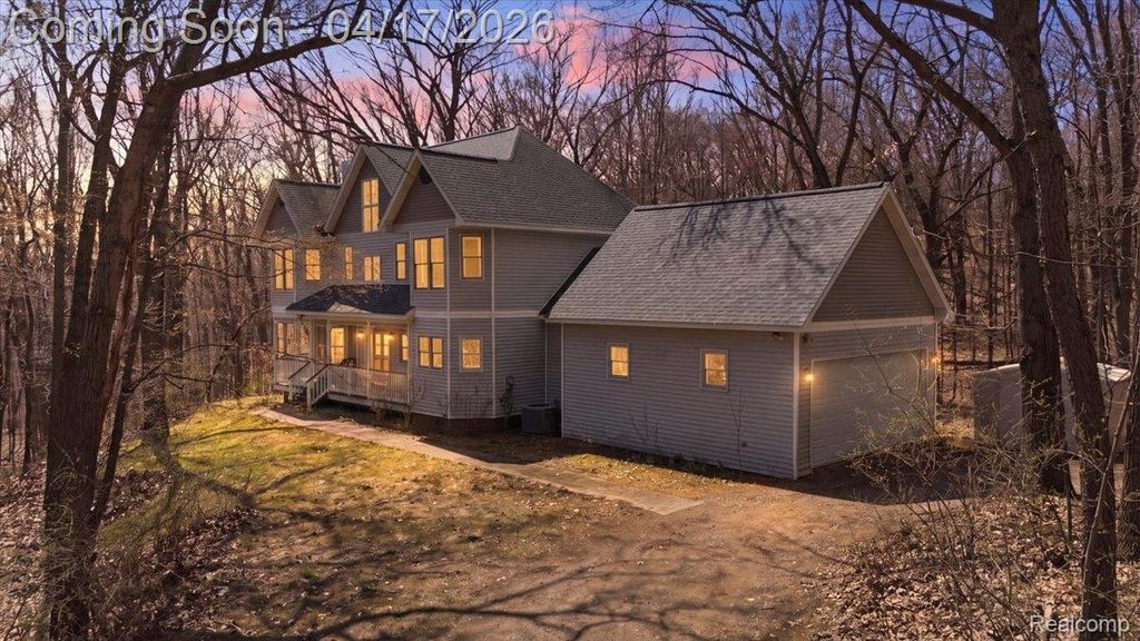 2222 S Hickory Ridge Trail, Milford Charter Township, MI 48380