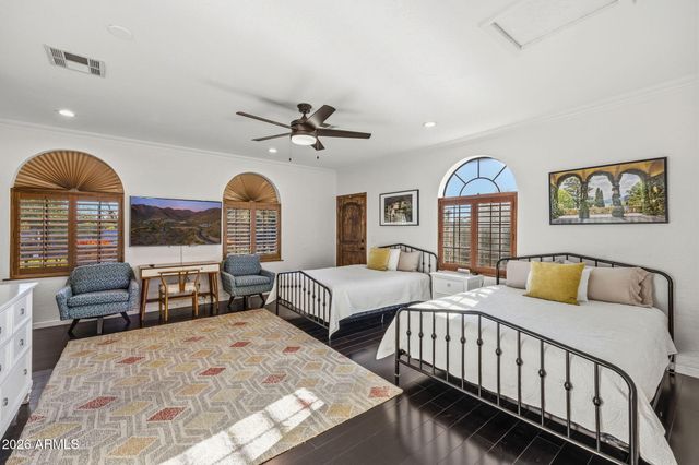 320 W BETHANY HOME Road, Phoenix, AZ 85013