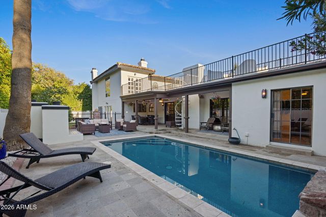 320 W BETHANY HOME Road, Phoenix, AZ 85013