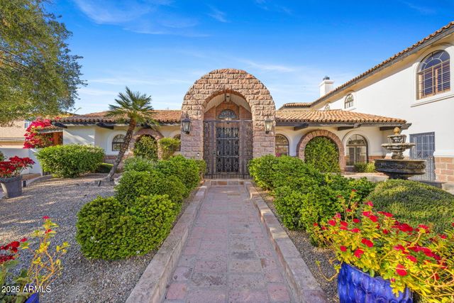 320 W BETHANY HOME Road, Phoenix, AZ 85013