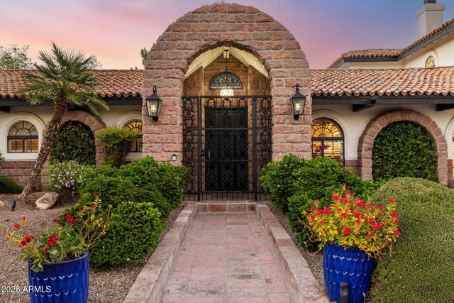 320 W BETHANY HOME Road, Phoenix, AZ 85013