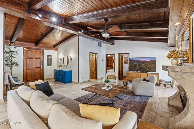 320 W BETHANY HOME Road, Phoenix, AZ 85013