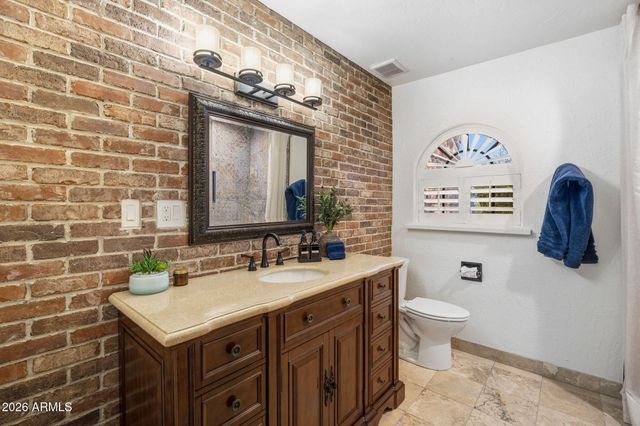 320 W BETHANY HOME Road, Phoenix, AZ 85013