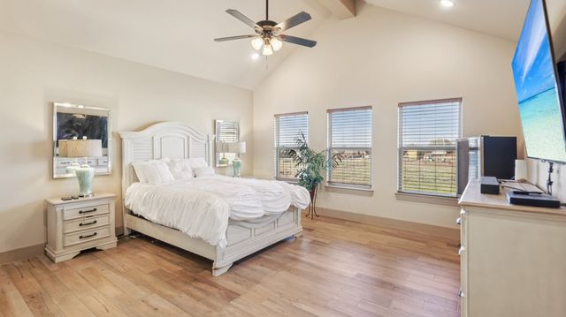 220 Delatorre Street, Trenton, TX 75490