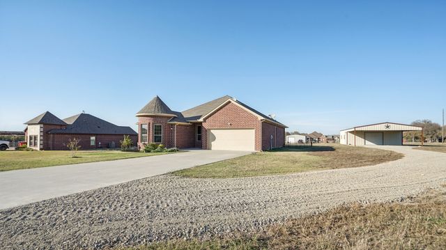 220 Delatorre Street, Trenton, TX 75490