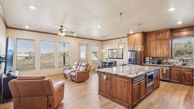 220 Delatorre Street, Trenton, TX 75490