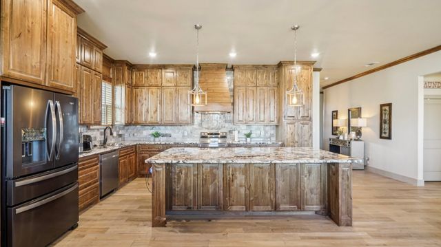 220 Delatorre Street, Trenton, TX 75490