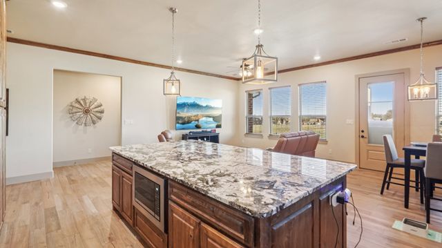 220 Delatorre Street, Trenton, TX 75490