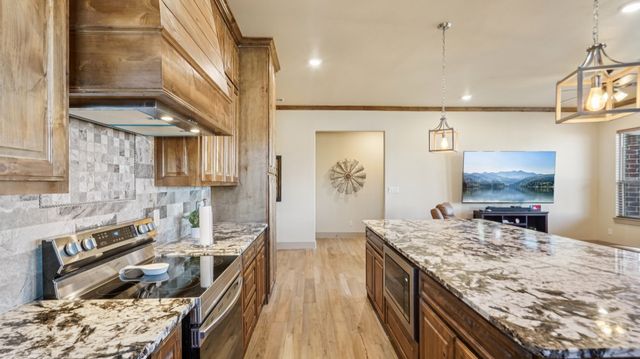 220 Delatorre Street, Trenton, TX 75490