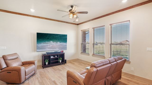 220 Delatorre Street, Trenton, TX 75490