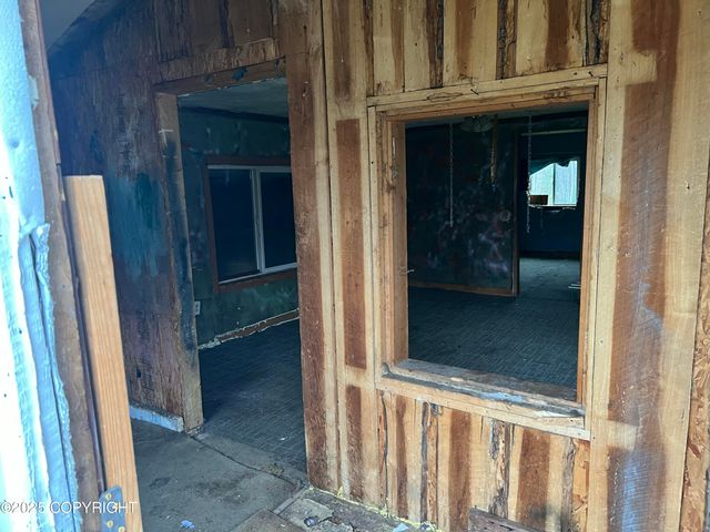 1279 N Beaver Lake Road, Big Lake, AK 99652