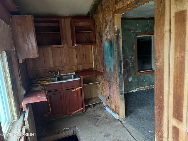 1279 N Beaver Lake Road, Big Lake, AK 99652