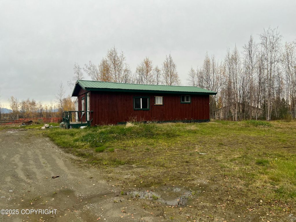 1279 N Beaver Lake Road, Big Lake, AK 99652