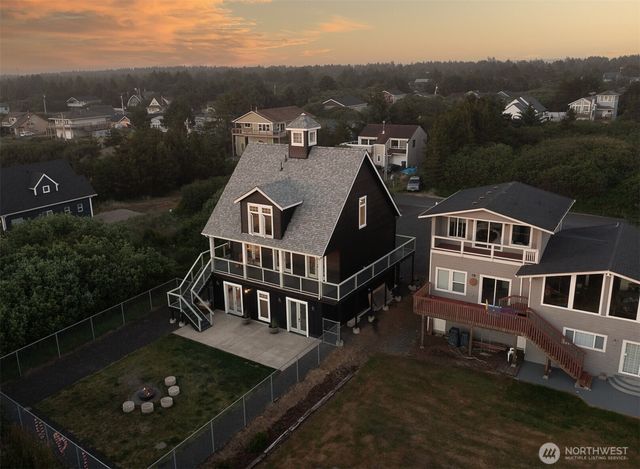 577 Sand Dune Avenue SW, Ocean Shores, WA 98569