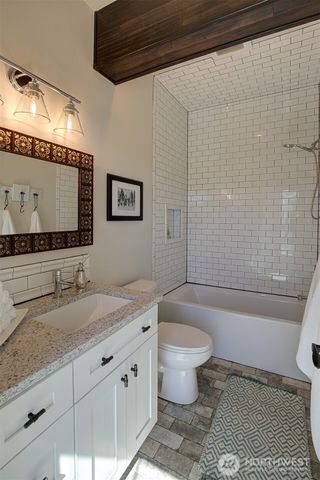 577 Sand Dune Avenue SW, Ocean Shores, WA 98569