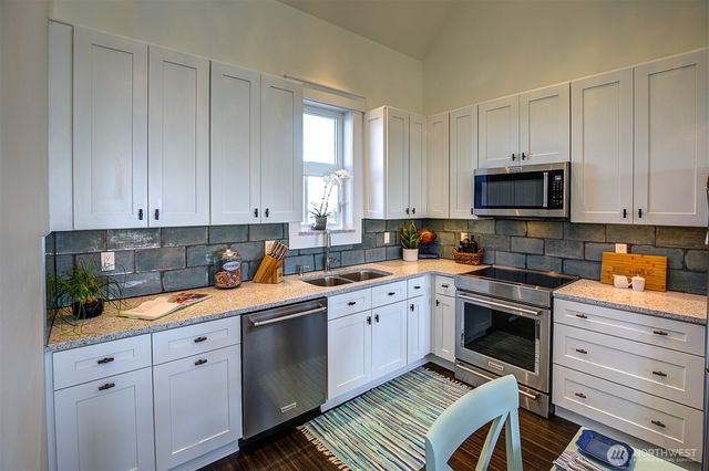 577 Sand Dune Avenue SW, Ocean Shores, WA 98569