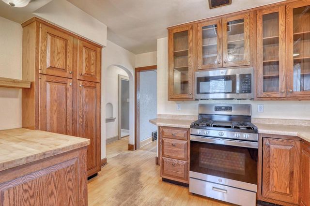 2141 S 87th STREET, West Allis, WI 53227