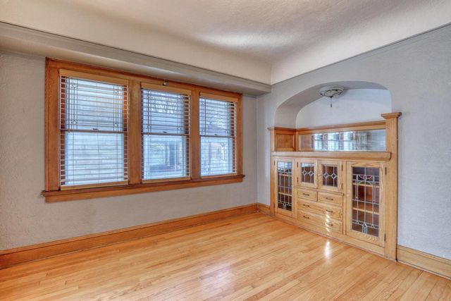 2141 S 87th STREET, West Allis, WI 53227