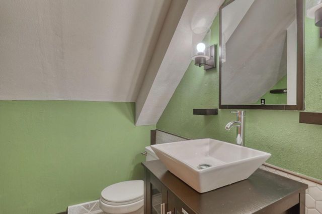 2141 S 87th STREET, West Allis, WI 53227