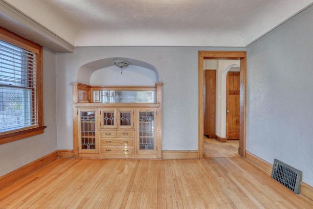 2141 S 87th STREET, West Allis, WI 53227