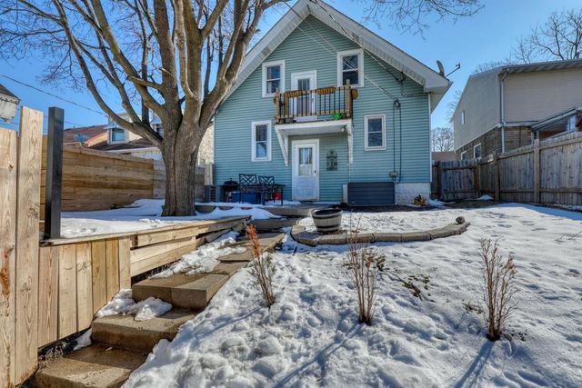 2141 S 87th STREET, West Allis, WI 53227