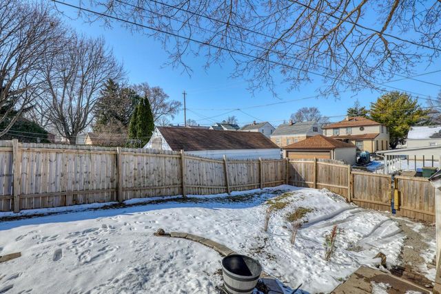 2141 S 87th STREET, West Allis, WI 53227