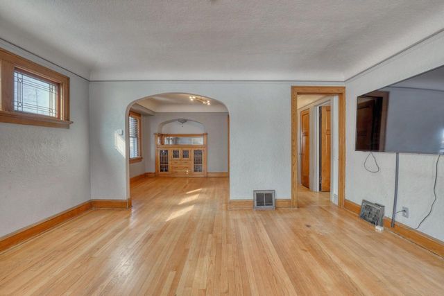 2141 S 87th STREET, West Allis, WI 53227