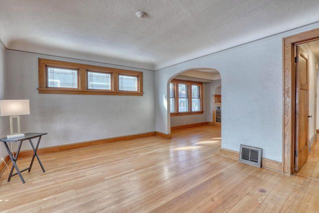 2141 S 87th STREET, West Allis, WI 53227