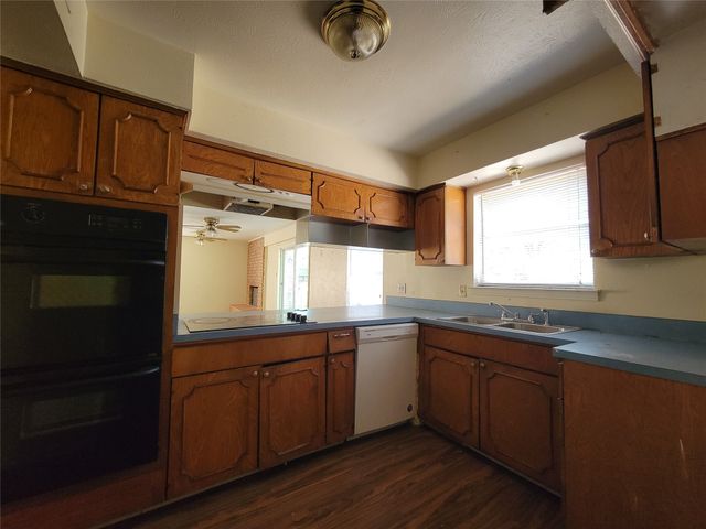 4421 Ivy Drive, Mesquite, TX 75150
