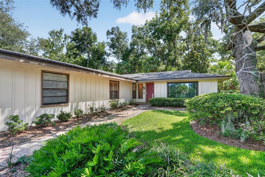 Image 2 of property listing at 2053 WOODY DRIVE, Windermere, FL 34786