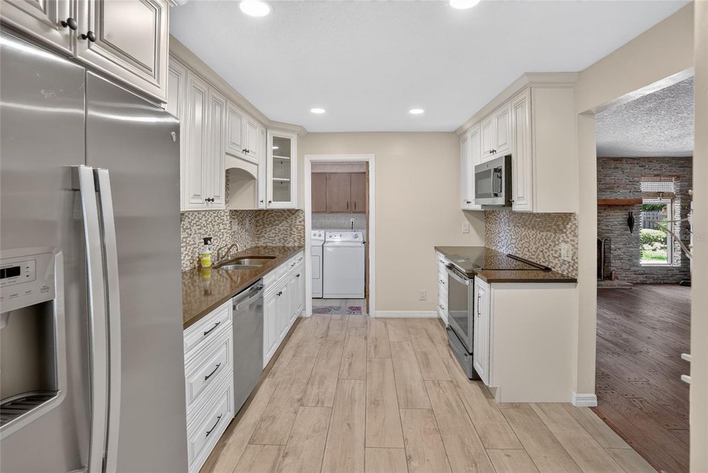 Image 14 of property listing at 2053 WOODY DRIVE, Windermere, FL 34786