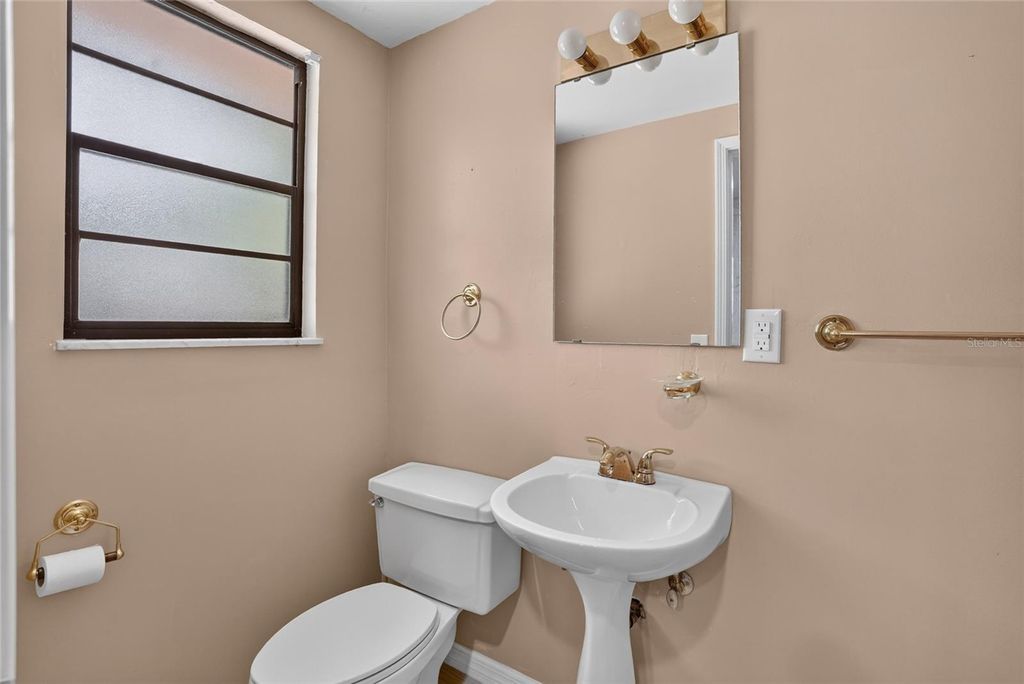 Image 29 of property listing at 2053 WOODY DRIVE, Windermere, FL 34786