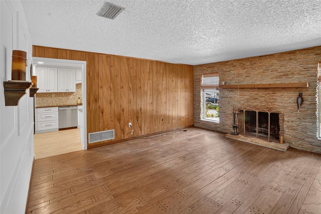 Image 35 of property listing at 2053 WOODY DRIVE, Windermere, FL 34786
