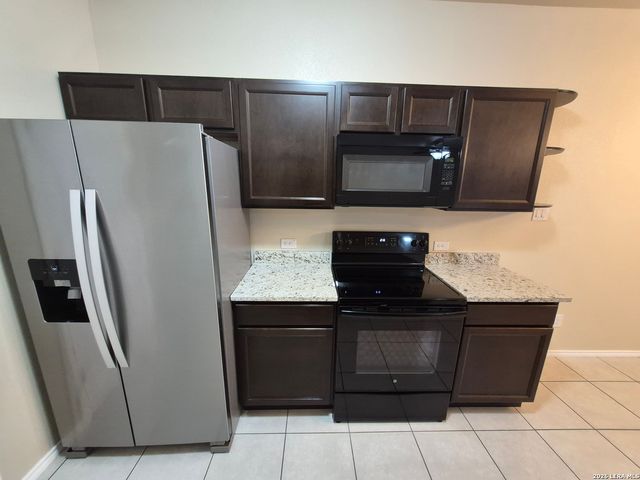 8703 Pensive Dr., Converse, TX 78109