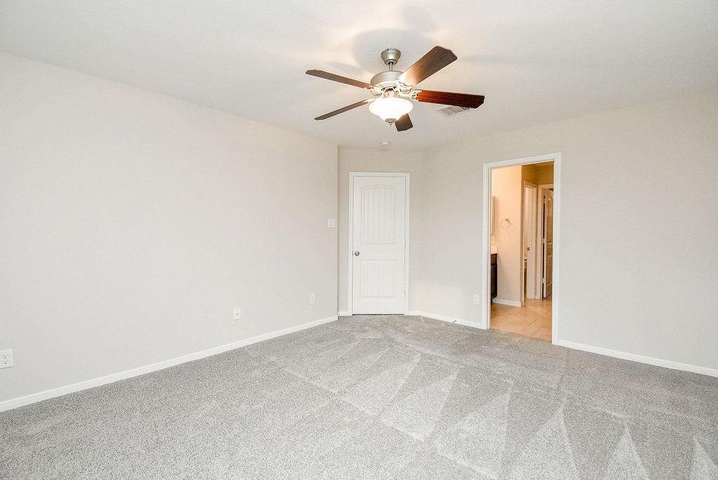 Image 11 of property listing at 29103 Jacobs River Drive, Katy, TX 77494