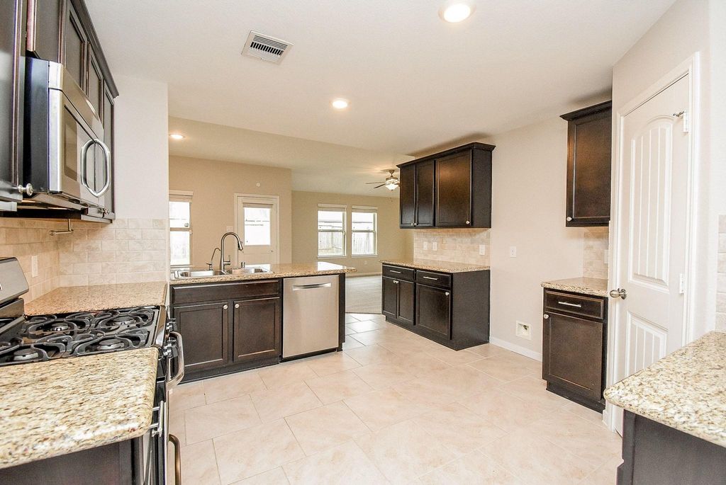 Image 5 of property listing at 29103 Jacobs River Drive, Katy, TX 77494