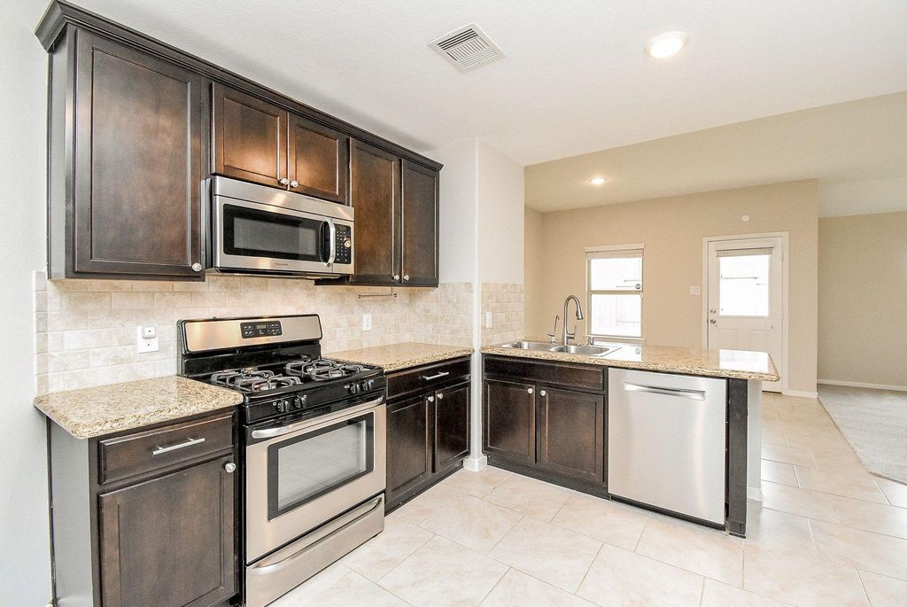 Image 8 of property listing at 29103 Jacobs River Drive, Katy, TX 77494