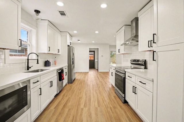 5814 Braesheather Drive, Houston, TX 77096