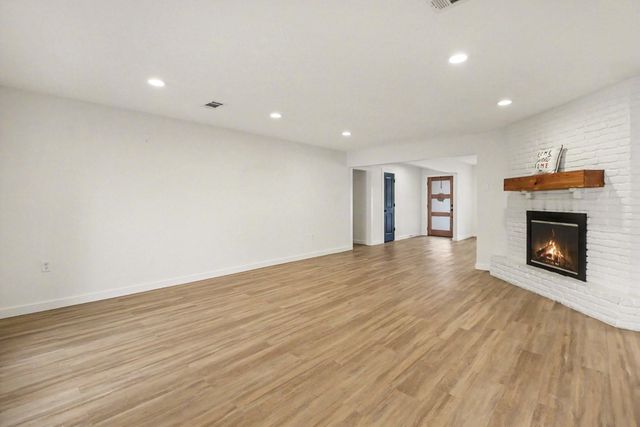 5814 Braesheather Drive, Houston, TX 77096