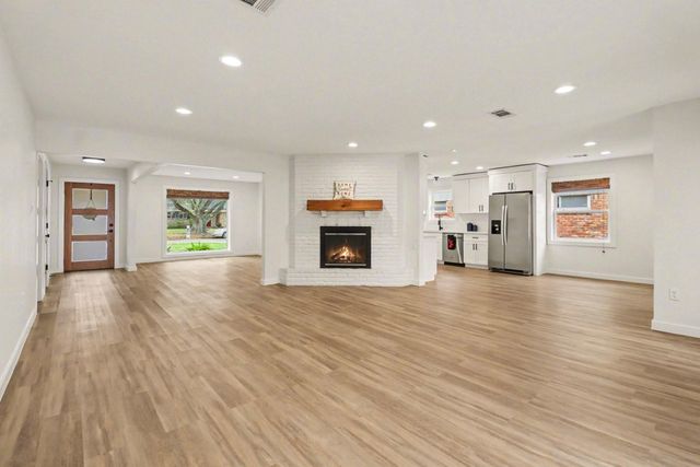 5814 Braesheather Drive, Houston, TX 77096