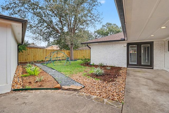 5814 Braesheather Drive, Houston, TX 77096