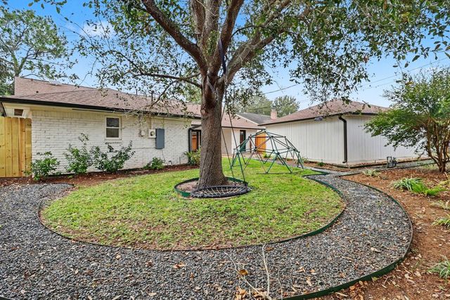 5814 Braesheather Drive, Houston, TX 77096