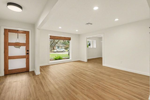 5814 Braesheather Drive, Houston, TX 77096