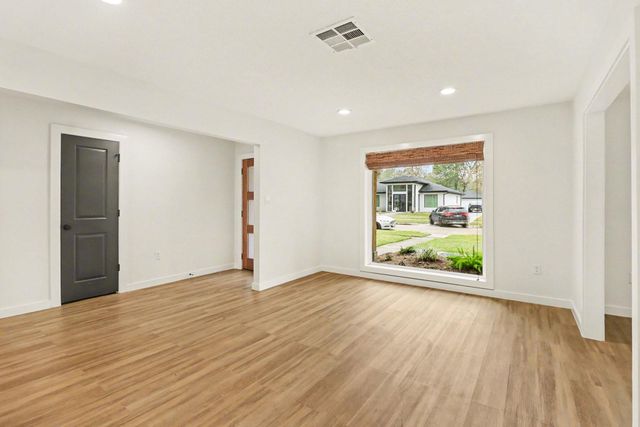 5814 Braesheather Drive, Houston, TX 77096