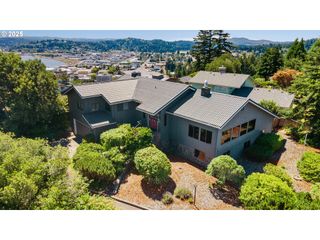 830 SIGNAL Way, Coos Bay, OR 97420