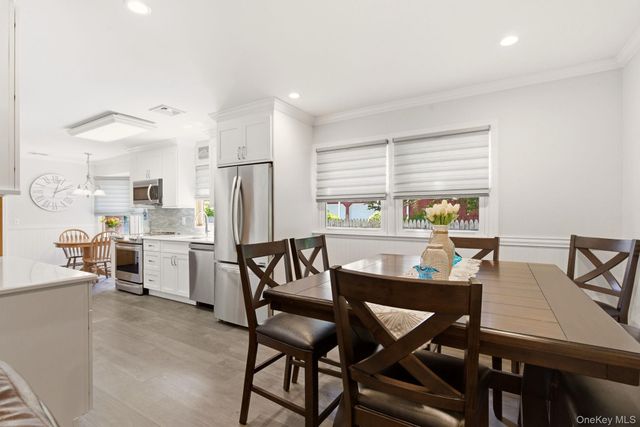 1 Camelot Lane, Saint James, NY 11780