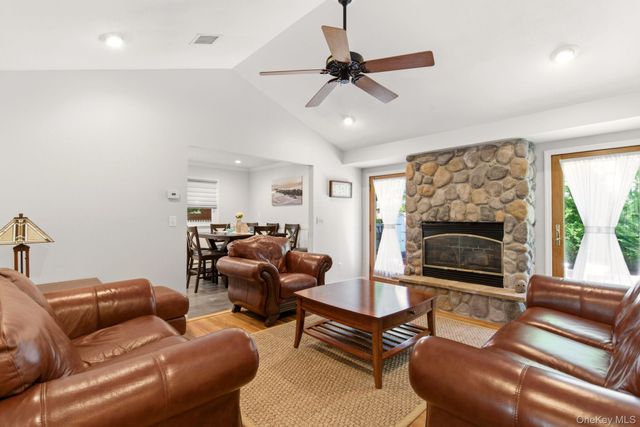1 Camelot Lane, Saint James, NY 11780