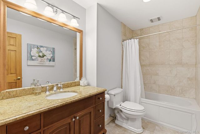 1 Camelot Lane, Saint James, NY 11780